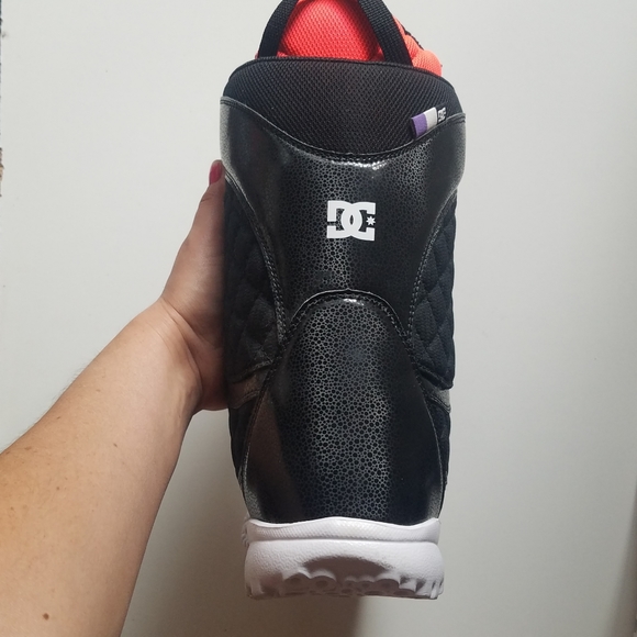 DC Snowboarding Black quilted boots Unisex size 7 - Picture 4 of 13